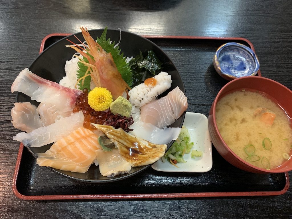 漁師家 幸の海鮮丼は00円で味噌汁付き 泉州の美味しいお店をおすすめするサイト